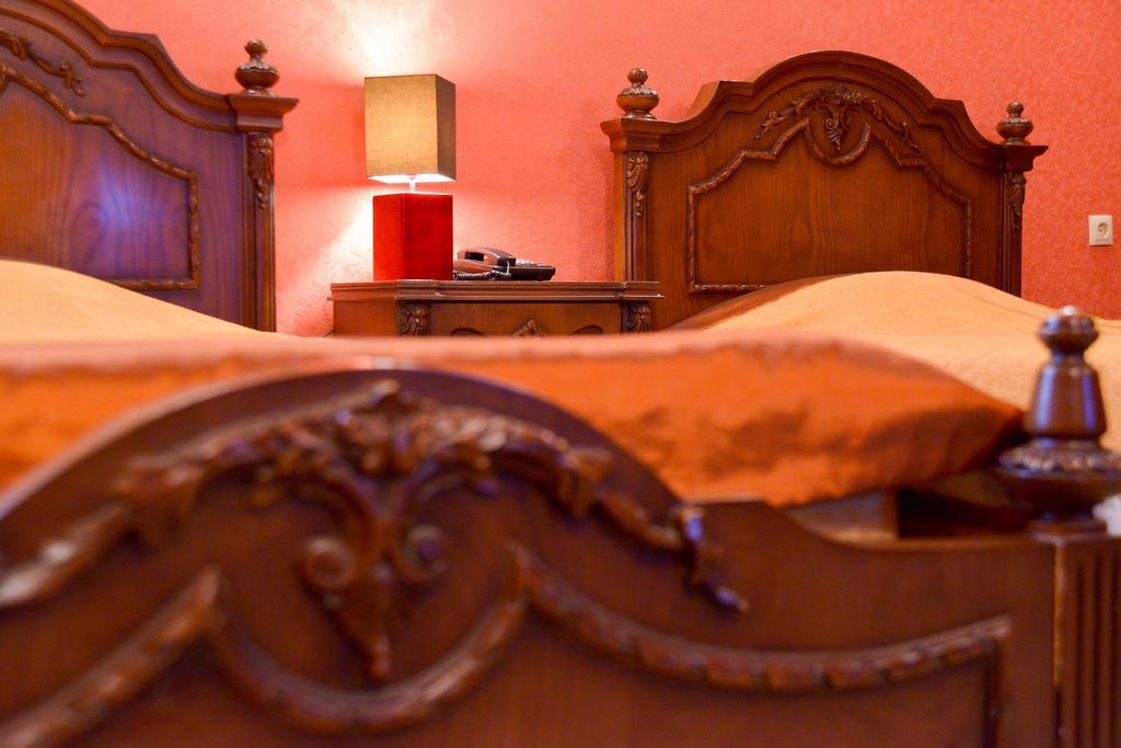 Hotel Old Town คูทายสิ ภายนอก รูปภาพ