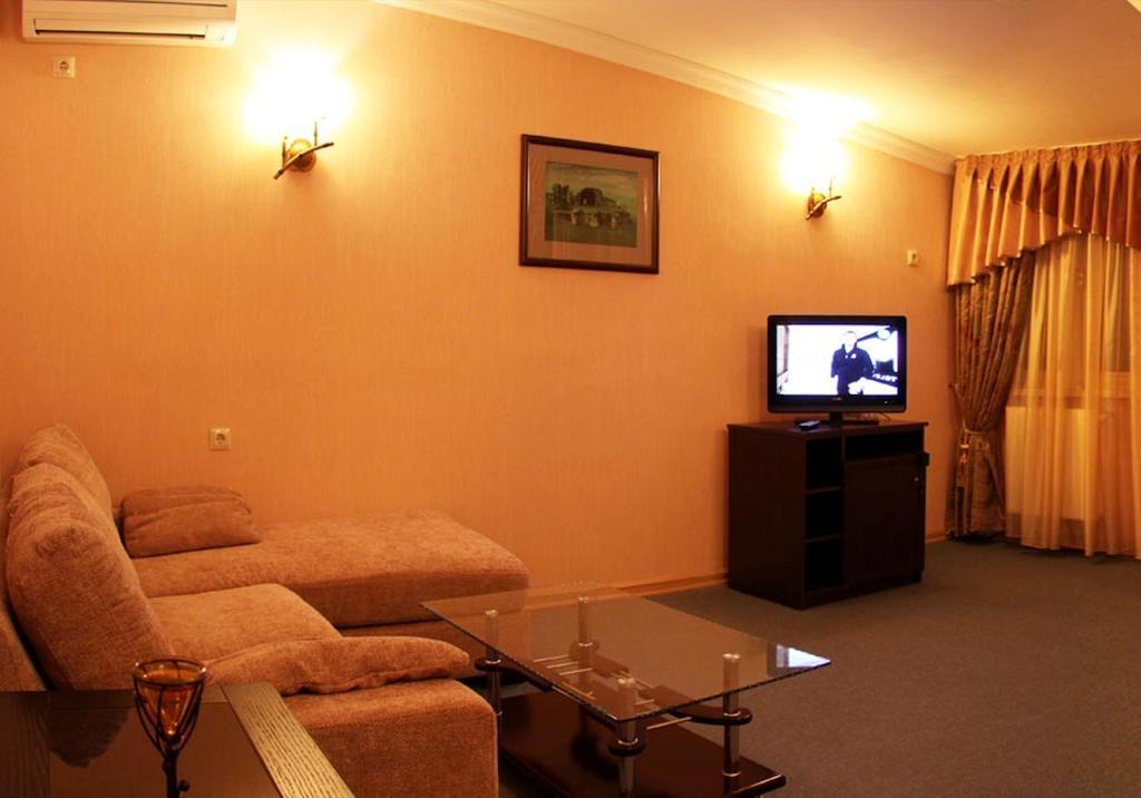 Hotel Old Town คูทายสิ ภายนอก รูปภาพ