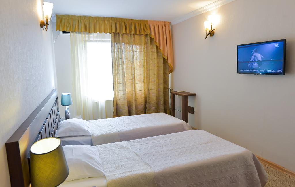 Hotel Old Town คูทายสิ ภายนอก รูปภาพ