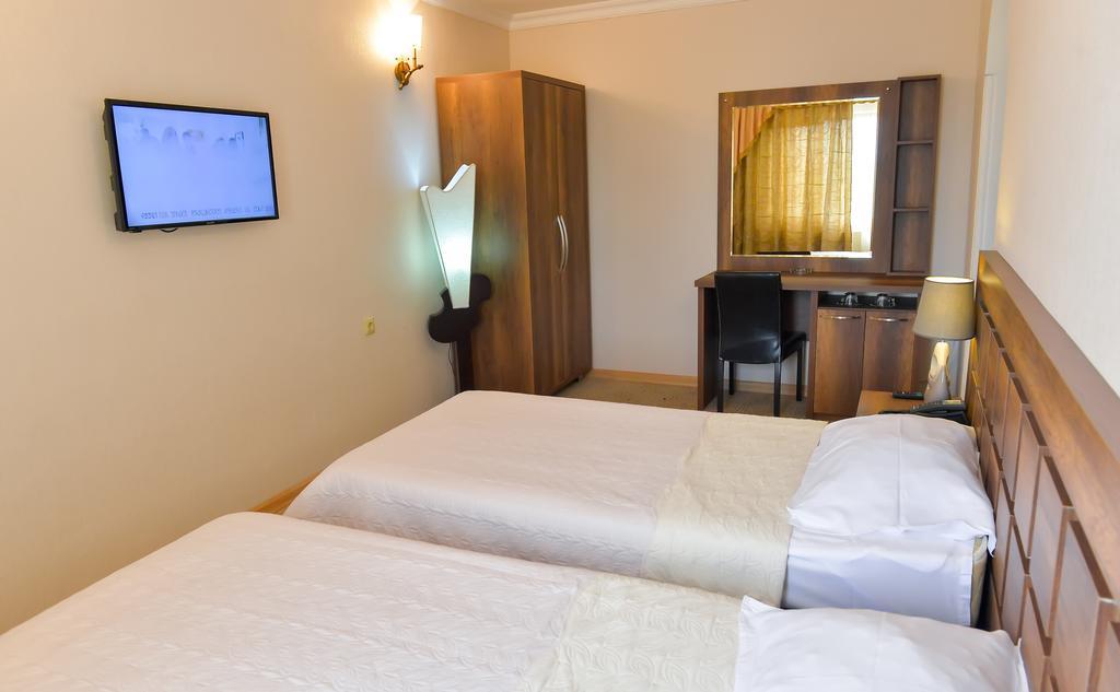 Hotel Old Town คูทายสิ ภายนอก รูปภาพ