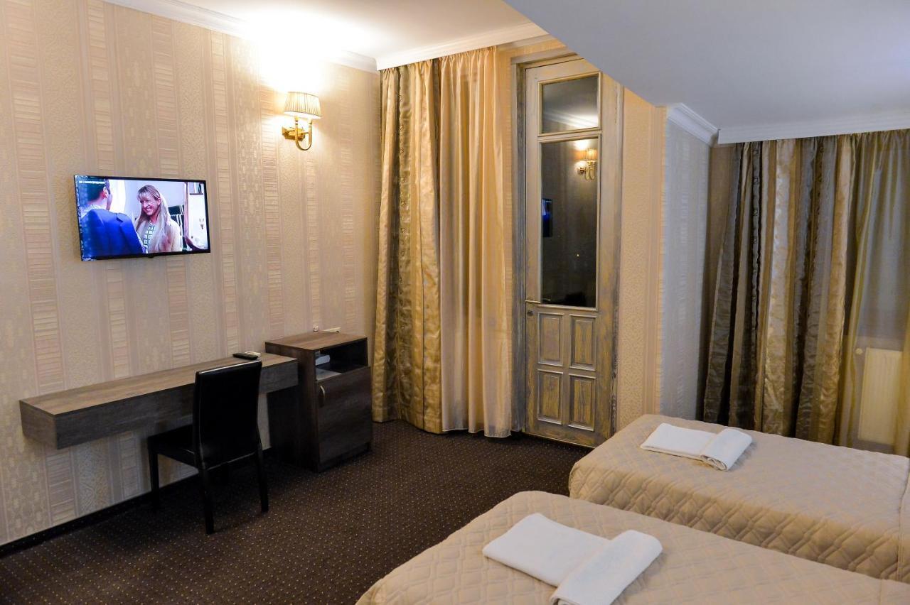Hotel Old Town คูทายสิ ภายนอก รูปภาพ