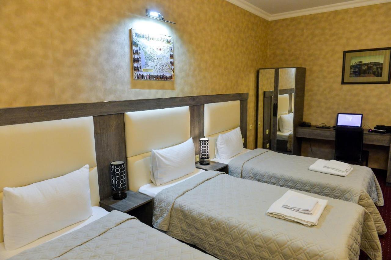 Hotel Old Town คูทายสิ ภายนอก รูปภาพ