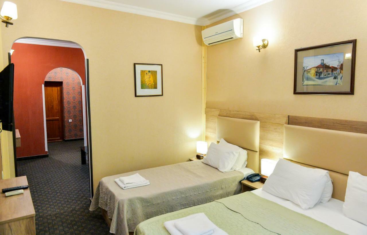 Hotel Old Town คูทายสิ ภายนอก รูปภาพ